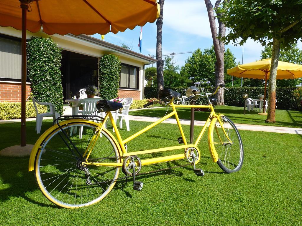 Hotel Versilia Lido di Camaiore Exterior foto
